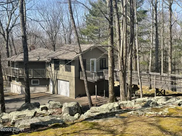 125 Big Bear Drive, Greentown, PA 18426