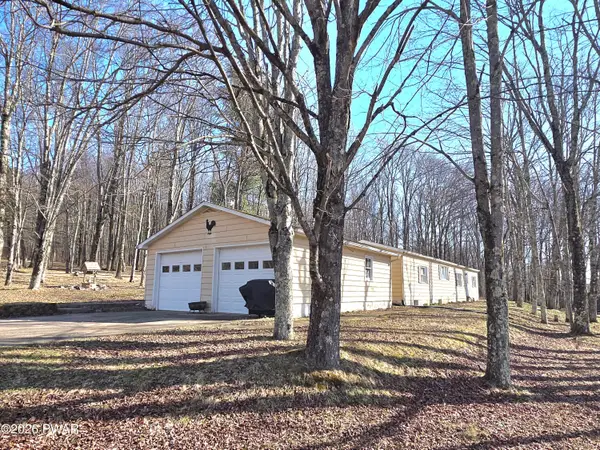183 Galloway Road, Equinunk, PA 18417