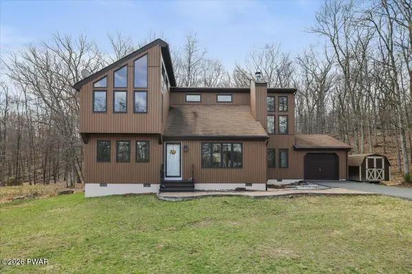297 Gold Finch Road, Bushkill, PA 18324