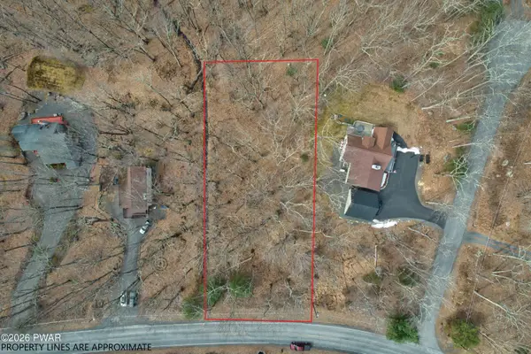 300 Maple Ridge Drive, Hawley, PA 18428