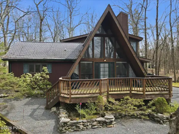 802 E Spur Court, Lords Valley, PA 18428