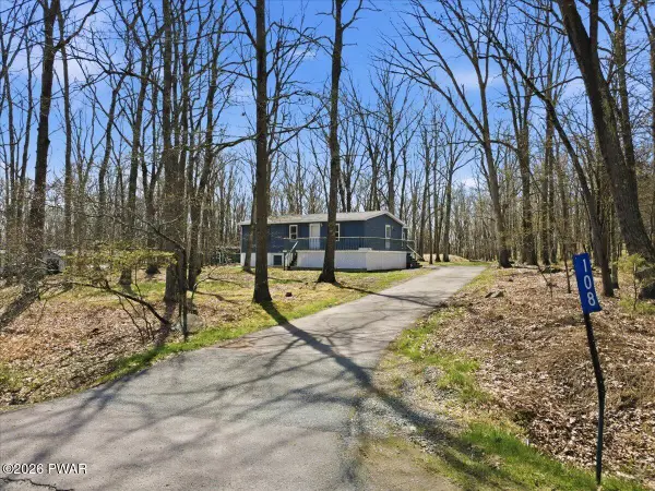 108 Cloudcrest Drive, Hawley, PA 18428