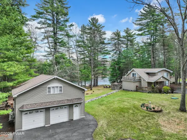 135 Hemlock Point Court, Hawley, PA 18428