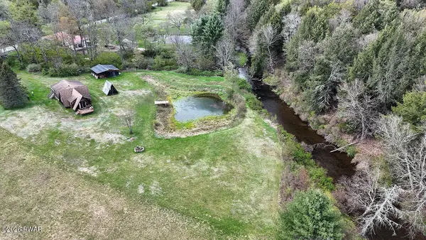 472 Braman Road, Equinunk, PA 18417