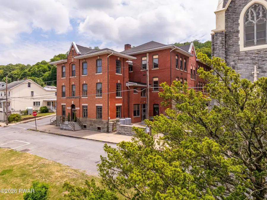 124 E Abbott Street, Lansford, PA 18232 - #3