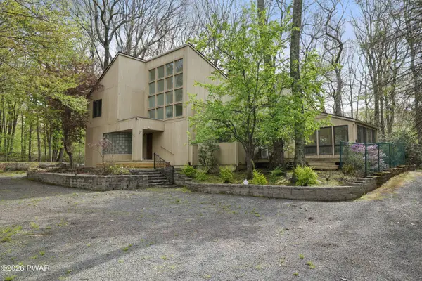 121 Fairway Drive, Hawley, PA 18428