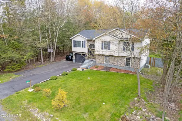412 Scotch Pine Drive, Pocono Summit, PA 18346