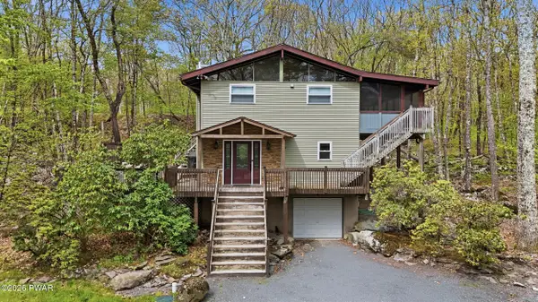 801 Canoebrook Court W, Lords Valley, PA 18428