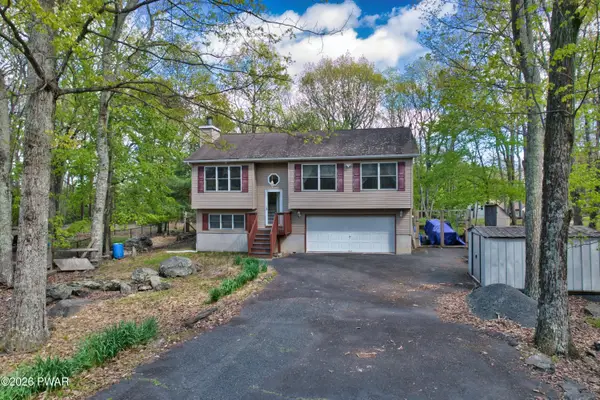 102 Autumn Road, Dingmans Ferry, PA 18328