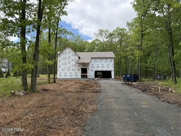 215 Cottonwood Drive, Hawley, PA 18428