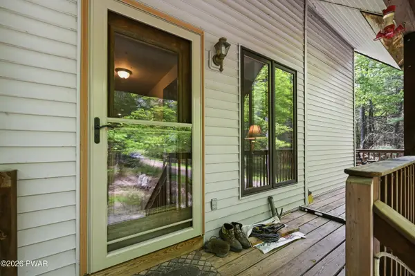 120 Coutts Point Drive, Paupack, PA 18451