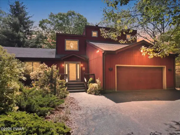 806 Lariat Court, Hawley, PA 18428