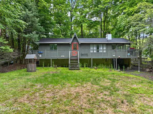 158 Mountain Lake Drive, Dingmans Ferry, PA 18328