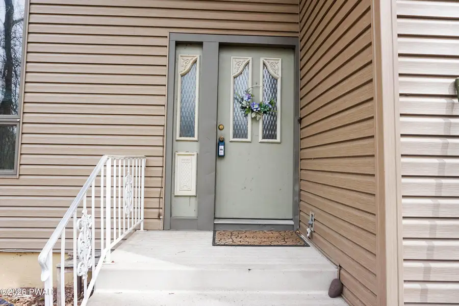 109 Eagle Court, Bushkill, PA 18324 - #2