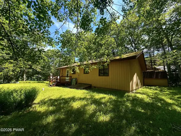 107 Fetlock Drive, Hawley, PA 18428