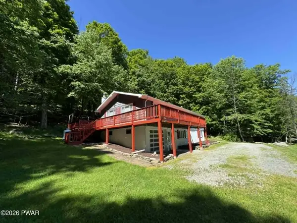 152 W Shore Drive, Hawley, PA 18428