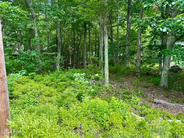 210 Maple Ridge Drive, Hawley, PA 18428