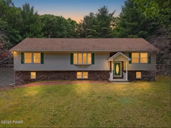 18 Holiday Drive, Hawley, PA 18428