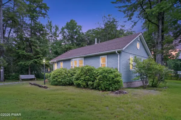 102 Flos Mar Drive, Greentown, PA 18426