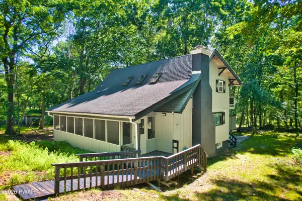 326 Gold Finch Road, Bushkill, PA 18324