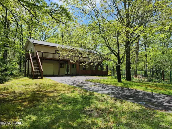 800 Jefferson Court, Lords Valley, PA 18428