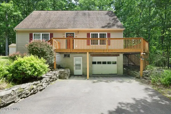 30 Juniper Way, Hawley, PA 18428