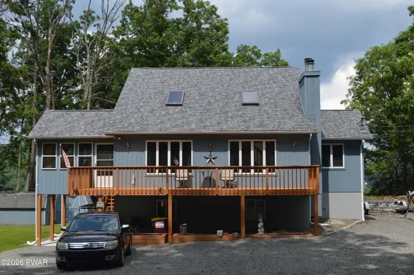 136 Hillside Drive, Greentown, PA 18426