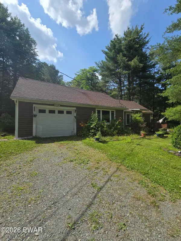 116 Christopher Way, Hawley, PA 18428
