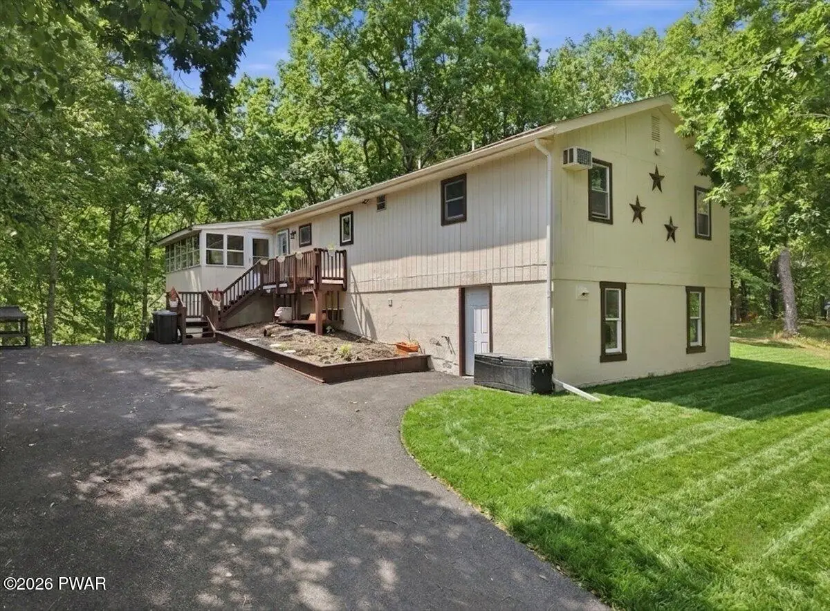 198 Edinburgh Road, Bushkill, PA 18324 - #1