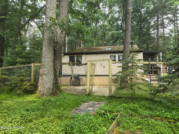 100 Grace Road, Shohola, PA 18458