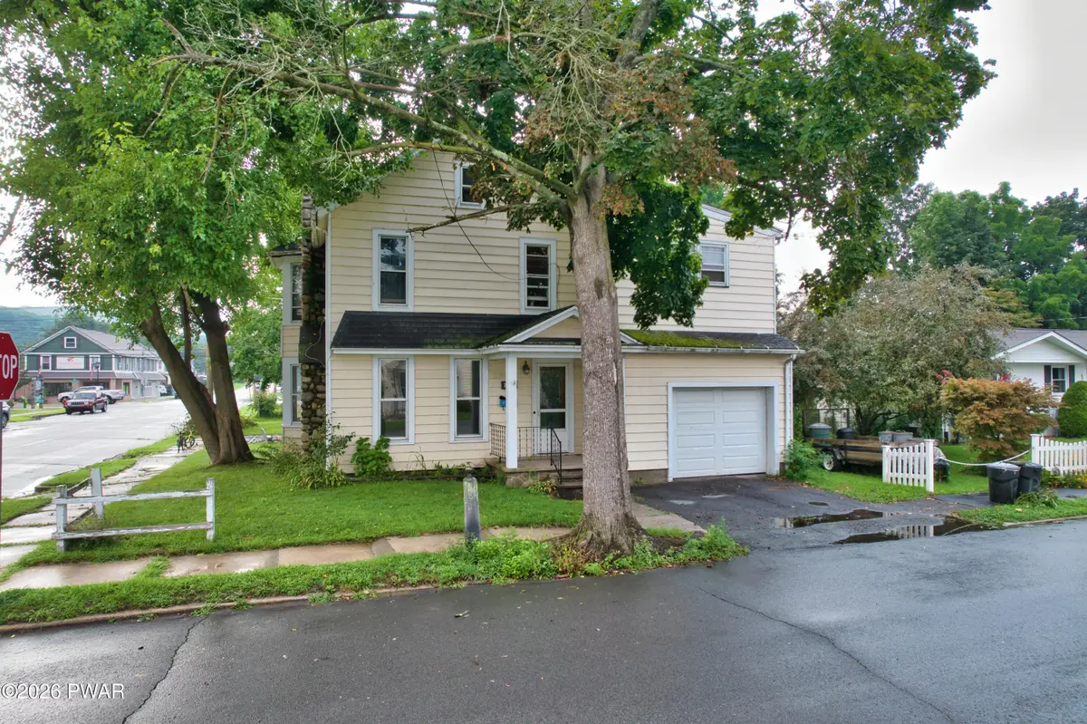 211 Avenue L, Matamoras, PA 18336 - #1