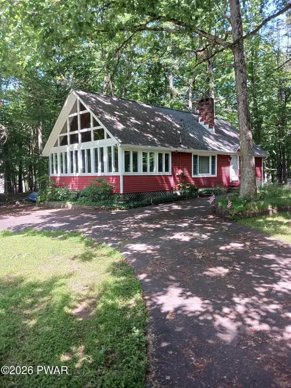 107 Fawn Lake Drive, Dingmans Ferry, PA 18328