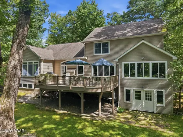 802 Green Court, Lords Valley, PA 18428