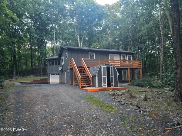 109 Village Lane, Hawley, PA 18428