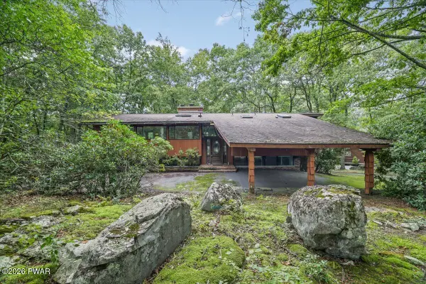 805 Overlook Court, Lords Valley, PA 18428