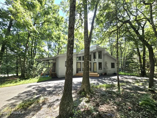 801 Tanager Court, Lords Valley, PA 18428