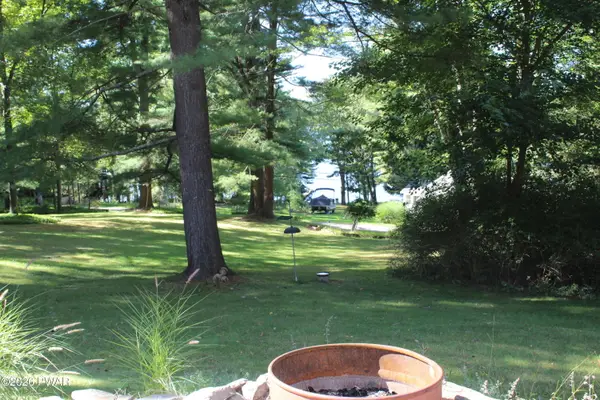 104 Mark Lane, Paupack, PA 18451