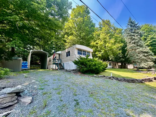 160 Oak Drive, Greentown, PA 18426