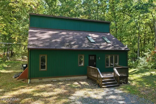 105 Forest Drive, Hawley, PA 18428