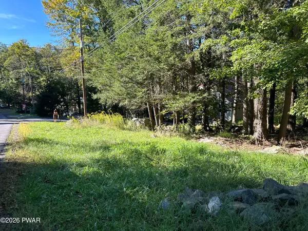 271 N Gate Road, Lake Ariel, PA 18436
