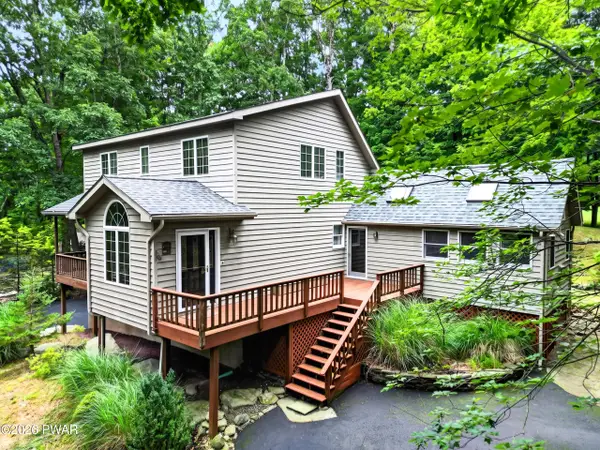 136 Eastwood Drive, Greentown, PA 18426