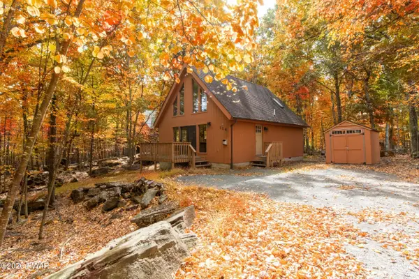 114 Log Cabin Drive, Lackawaxen, PA 18435