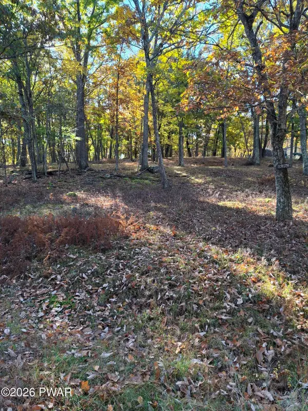 150 Oak Ridge Drive, Hawley, PA 18428