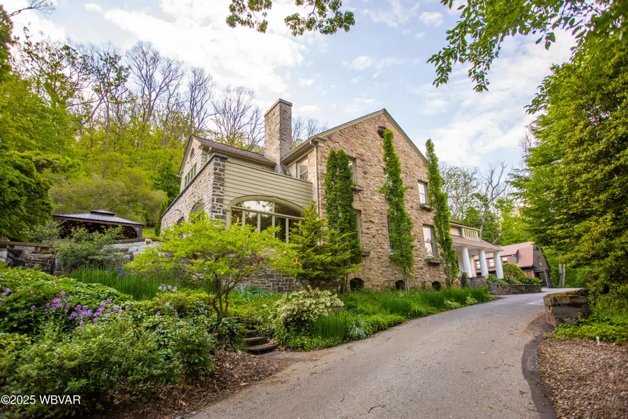 860 Vallamont Drive, Williamsport, PA 17701 - Image #2