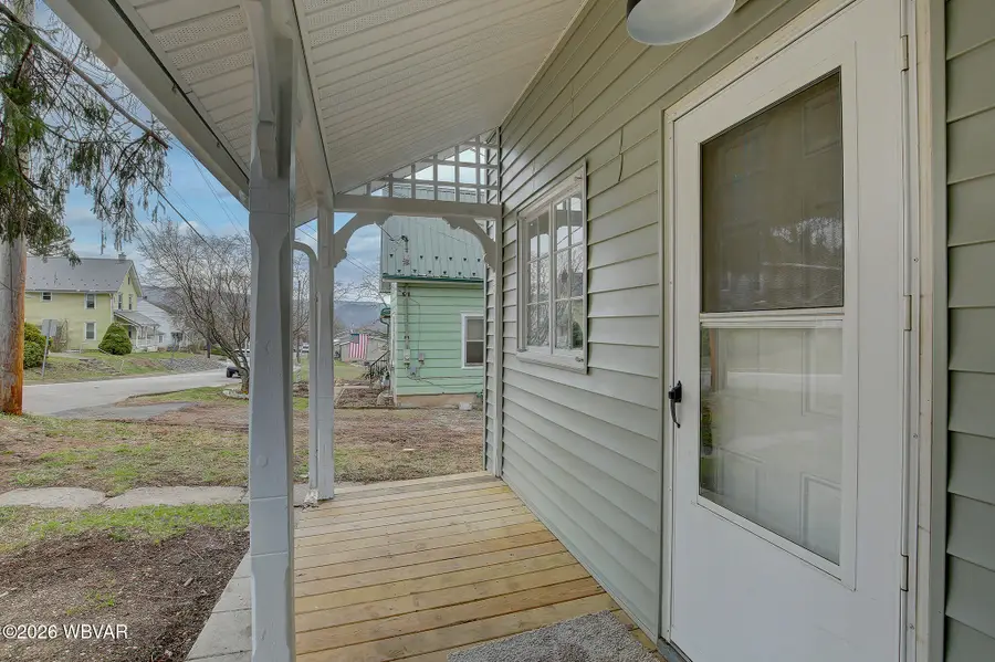 915 Cemetery Street, Williamsport, PA 17701 - #3