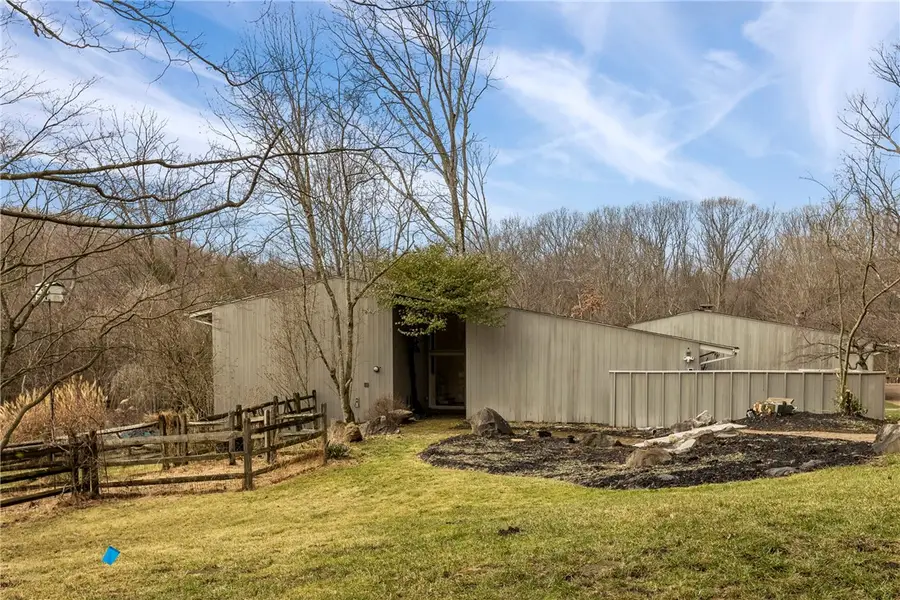 112 Wynnwood Dr, Fox Chapel, PA 15215 - #2