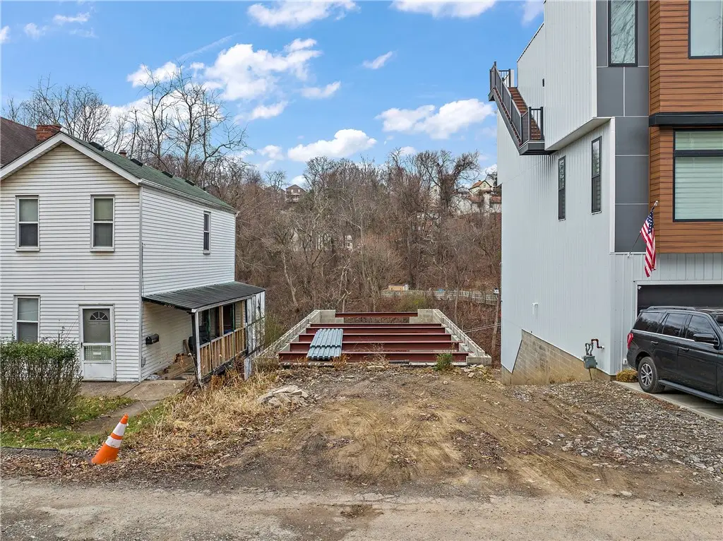 424 Clarence St, Pittsburgh, PA 15211 - Image #1