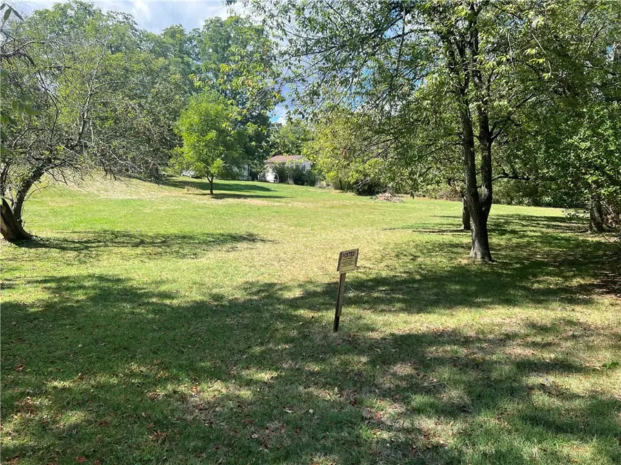 327 Circle Dr, Elizabeth Township, PA 15037 - Image #2