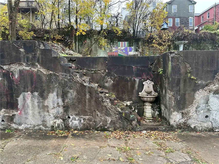 932 E Warrington Ave, Pittsburgh, PA 15210 - Image #2