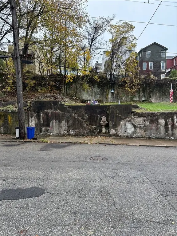 932 E Warrington Ave, Pittsburgh, PA 15210 - Image #3